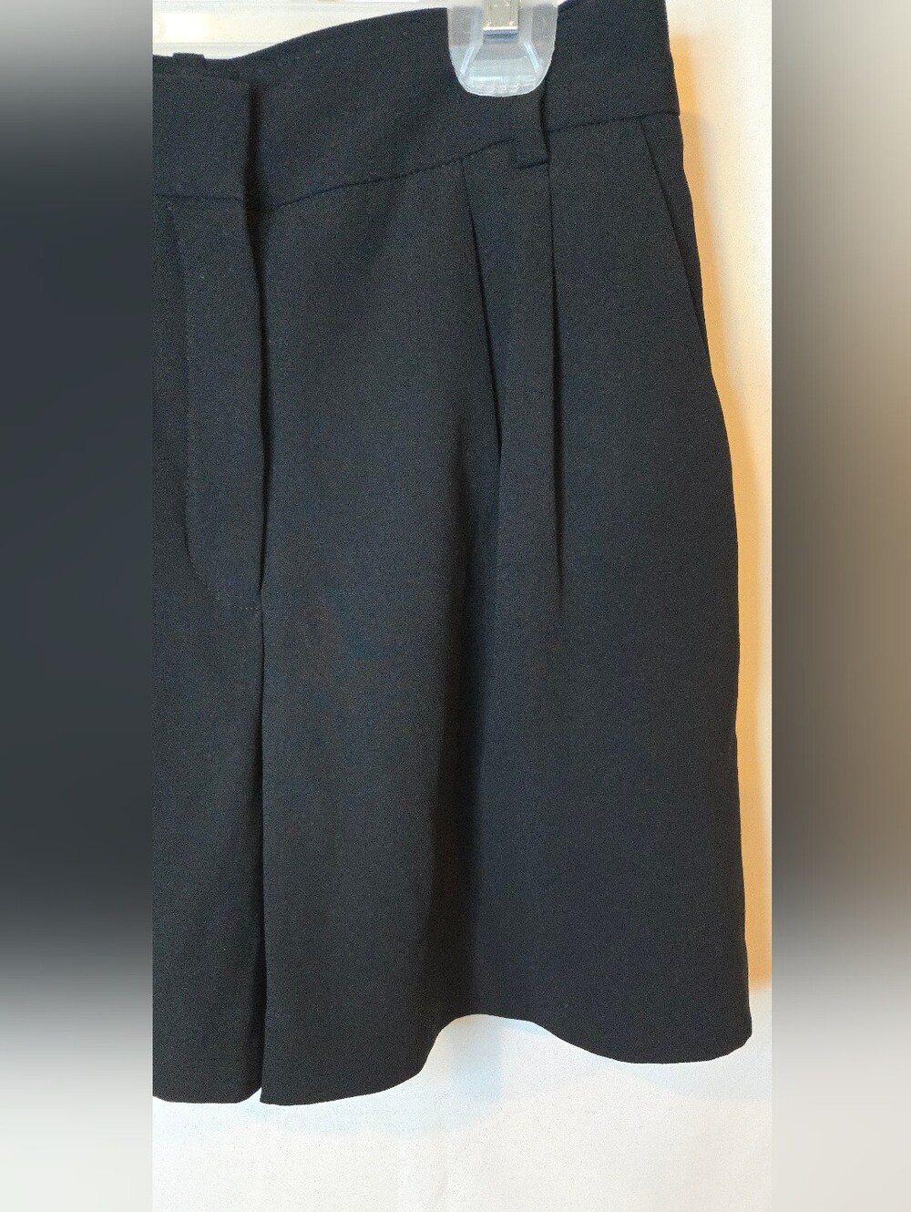 Aritzia Babaton Eversential Tailored Pleated Black High-Waist Women’s 6 Shorts - Picture 5 of 6